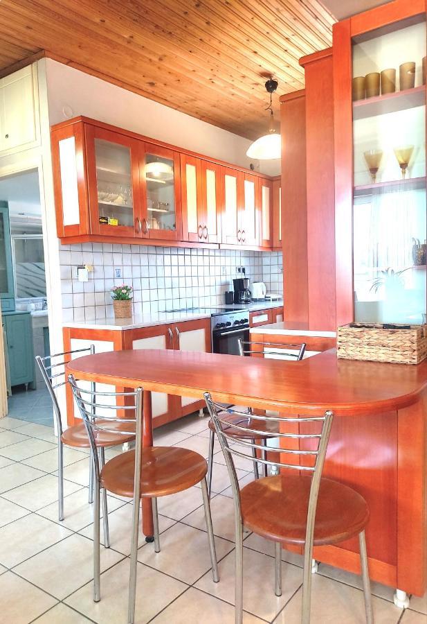 Spacious & Bright Flat With Balcony Lávrion Extérieur photo