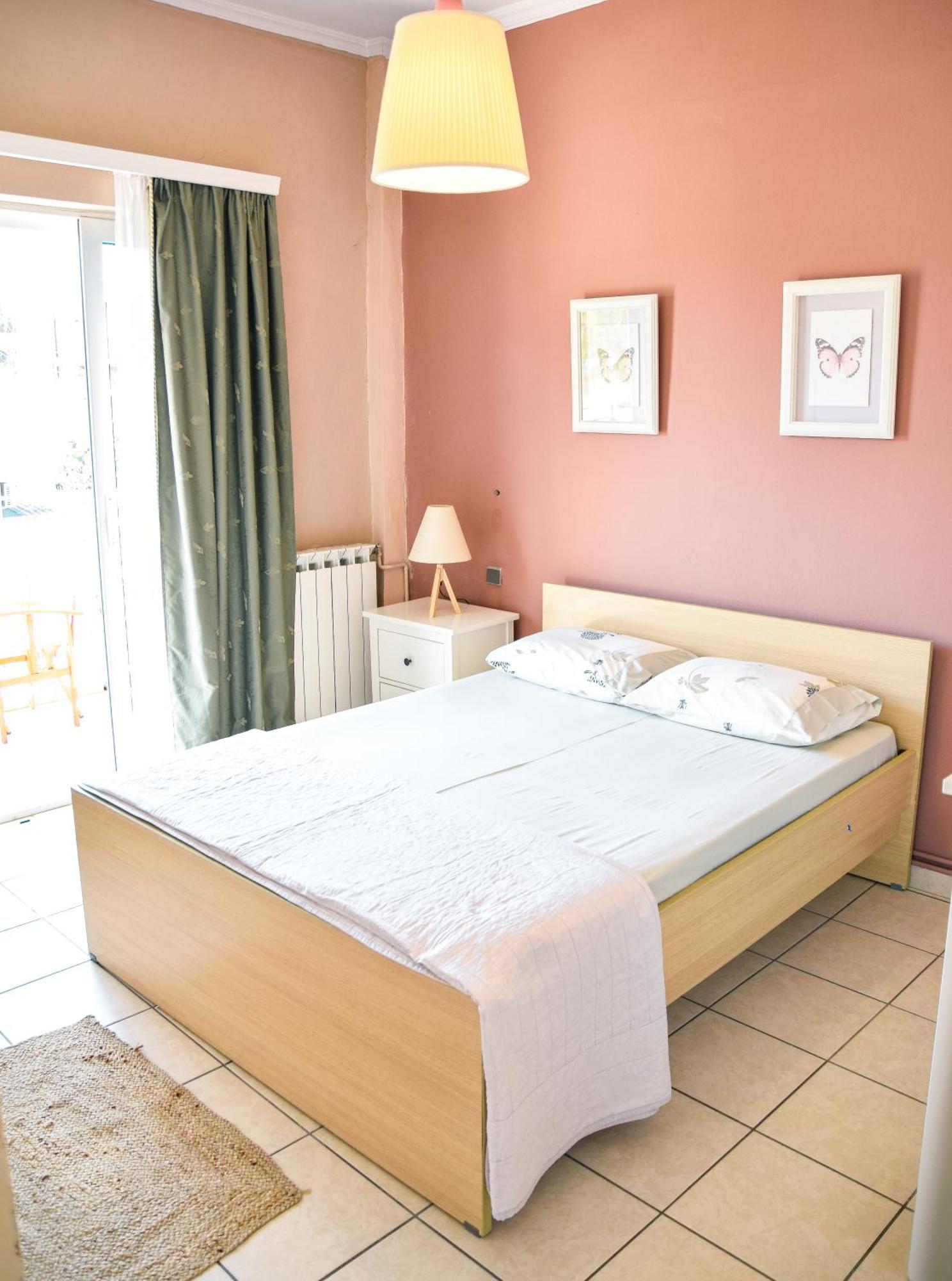 Spacious & Bright Flat With Balcony Lávrion Extérieur photo